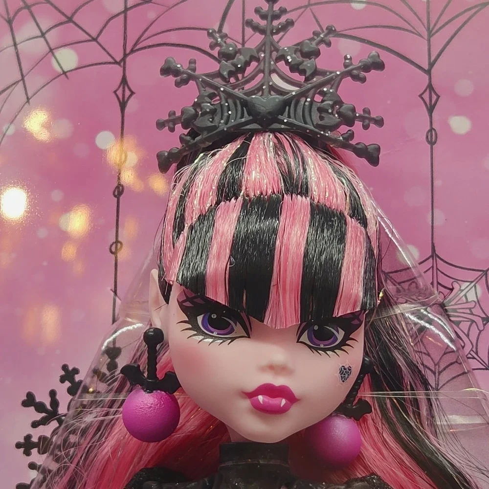 NEW Monster High Howliday Winter Edition Draculaura Doll Limited Holiday Shipper